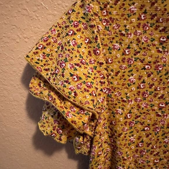 Charming Charlie floral top - Picture 5 of 8